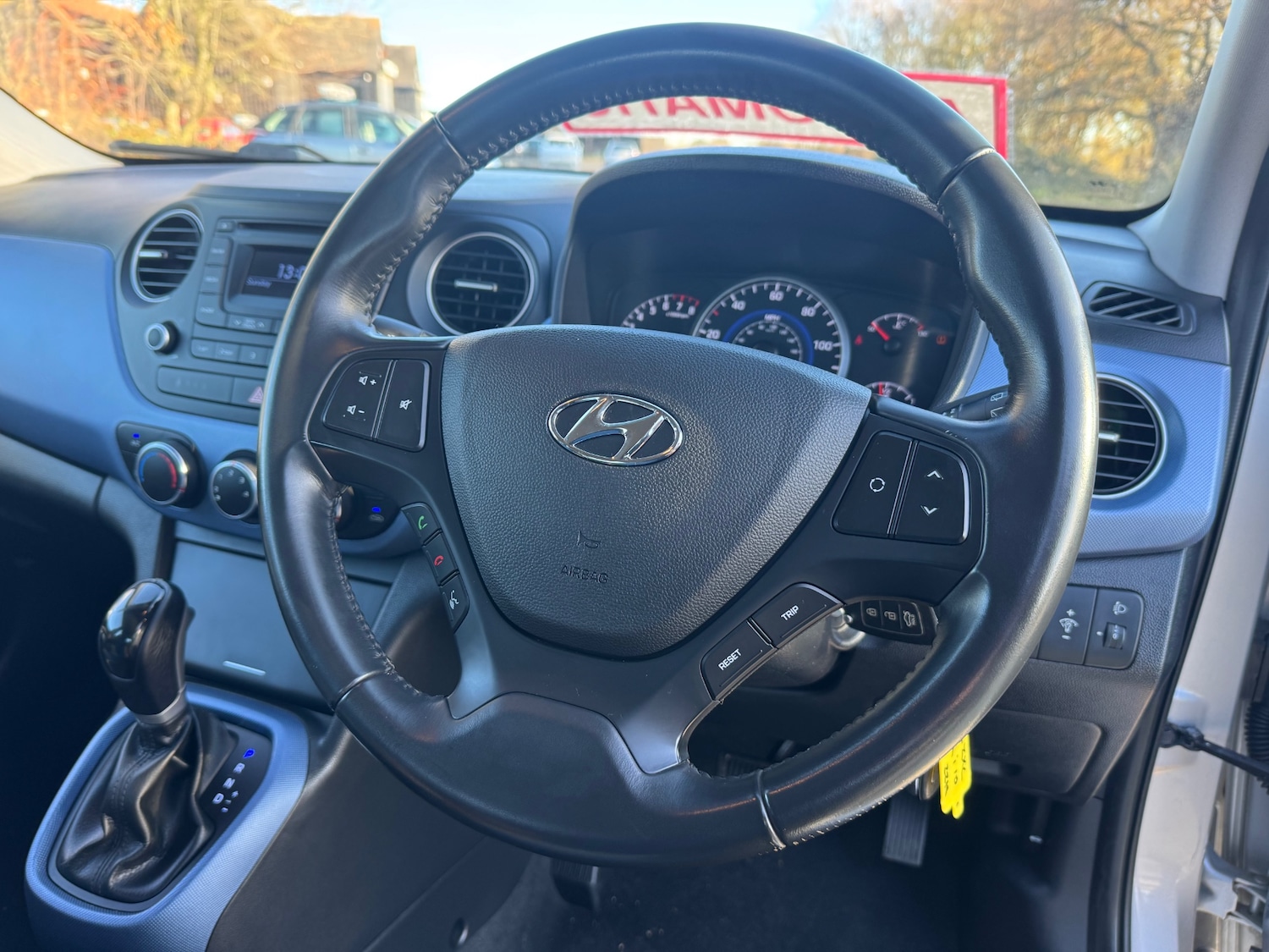 Used Hyundai i10 2014 for sale - 76757105: Photo 10