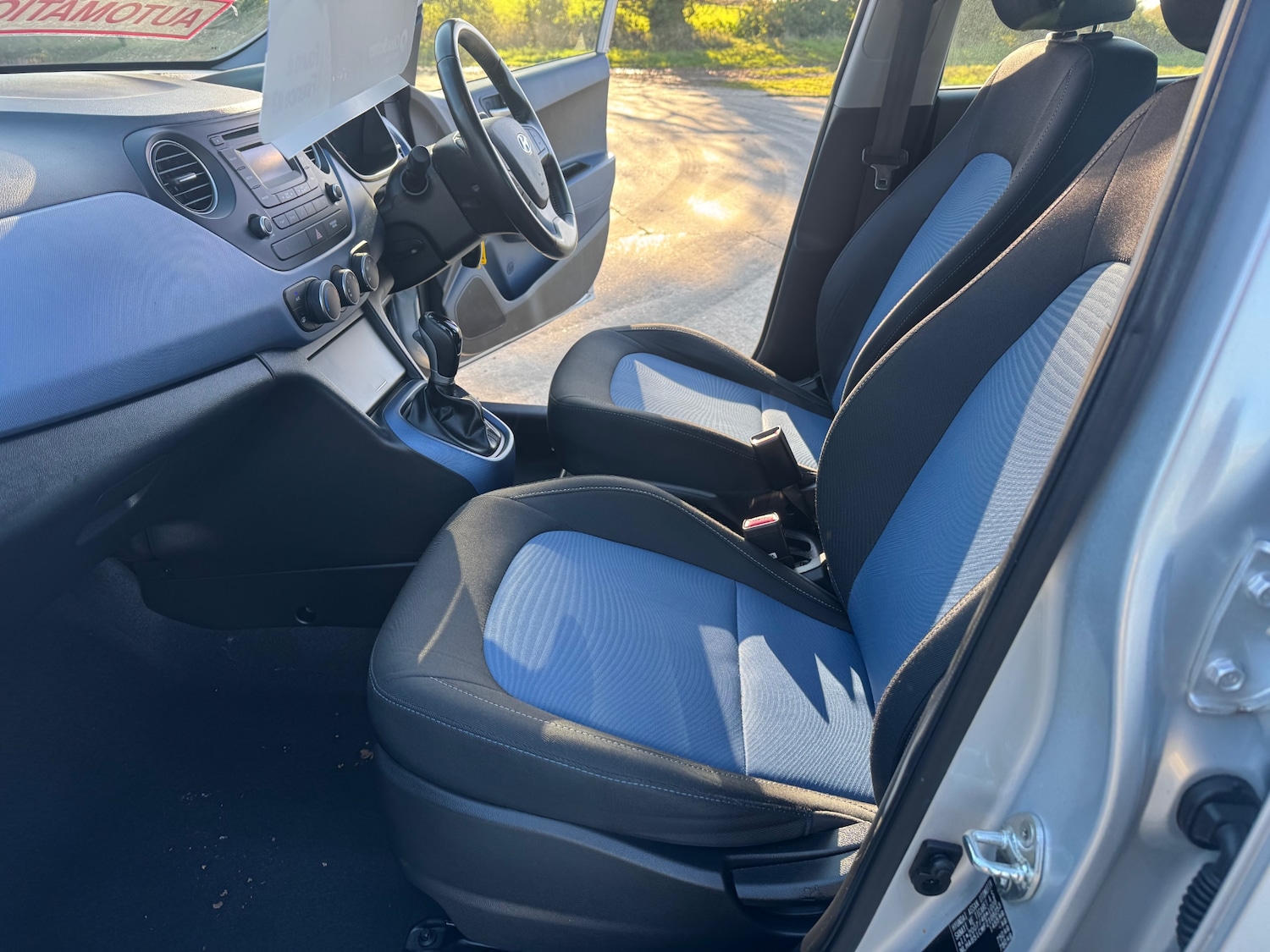 Used Hyundai i10 2014 for sale - 76757105: Photo 9