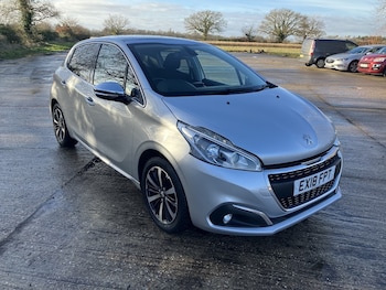 Used Peugeot 208 2018 for sale - 77135914: Photo