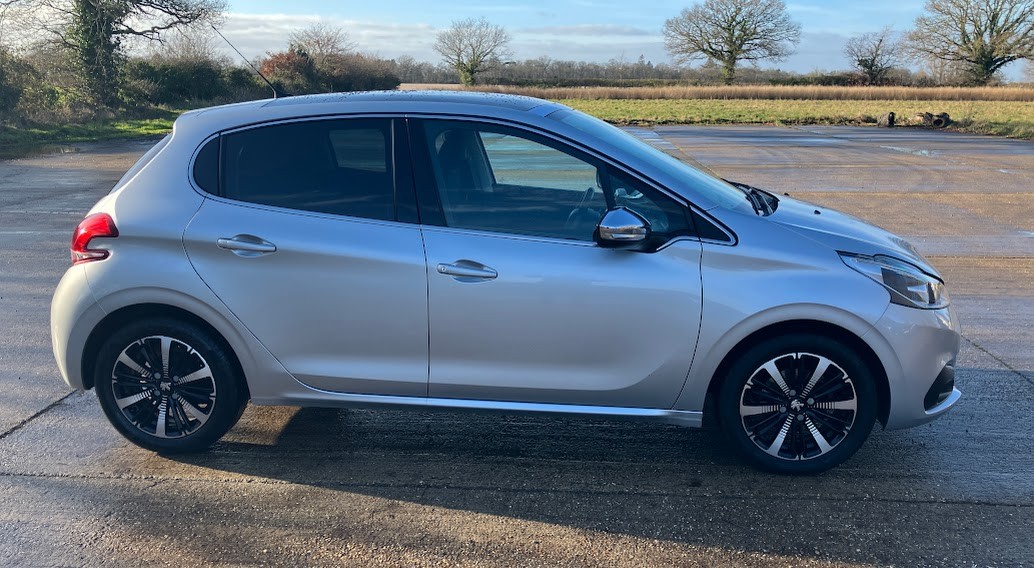 Used Peugeot 208 2018 for sale - 77135914: Photo 2