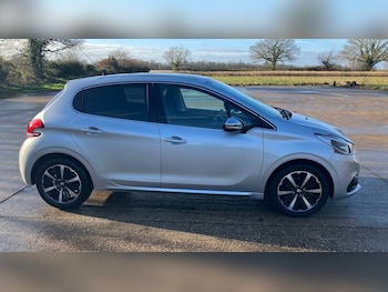 Used Peugeot 208 2018 for sale - 77135914: Photo