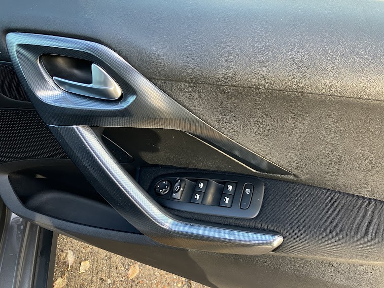 Used Peugeot 2008 2018 for sale - 76799136: Photo 11