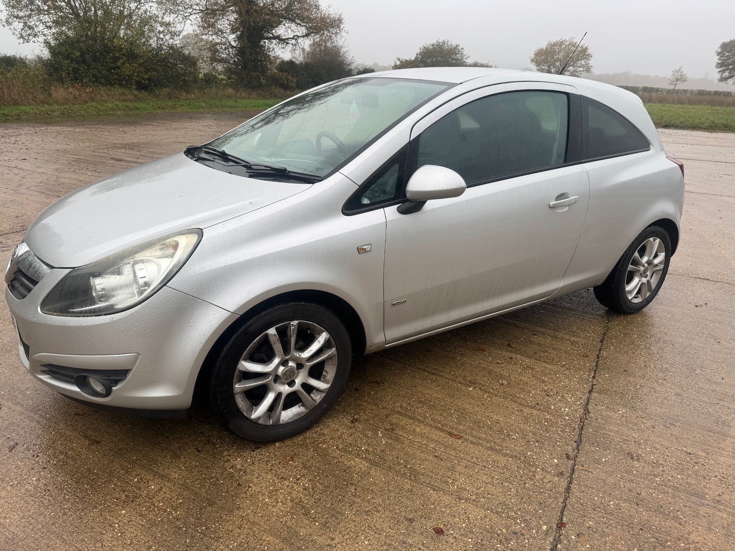 Used Vauxhall Corsa 2009 for sale - 76588262: Photo 2
