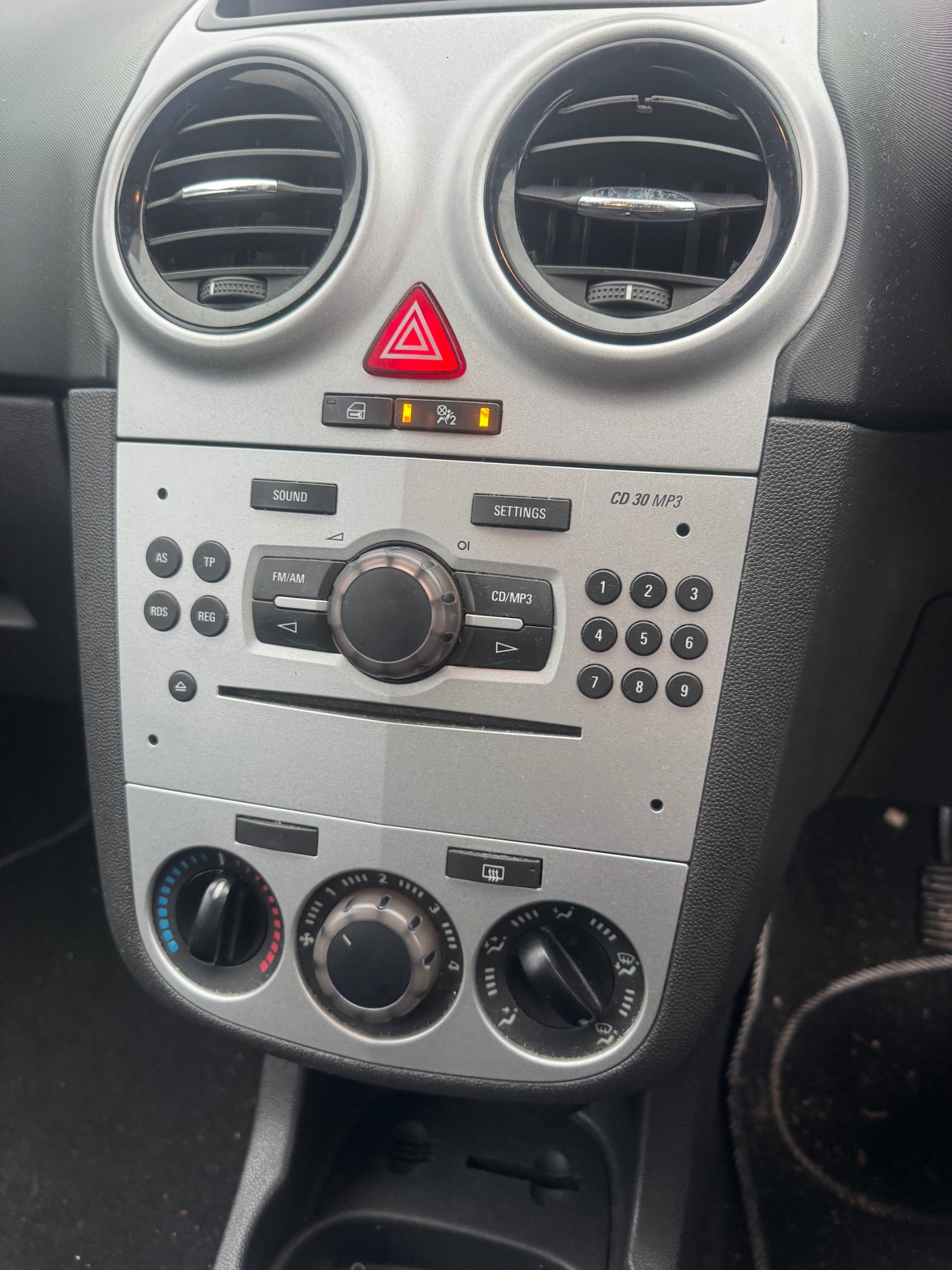 Used Vauxhall Corsa 2009 for sale - 76588262: Photo 6