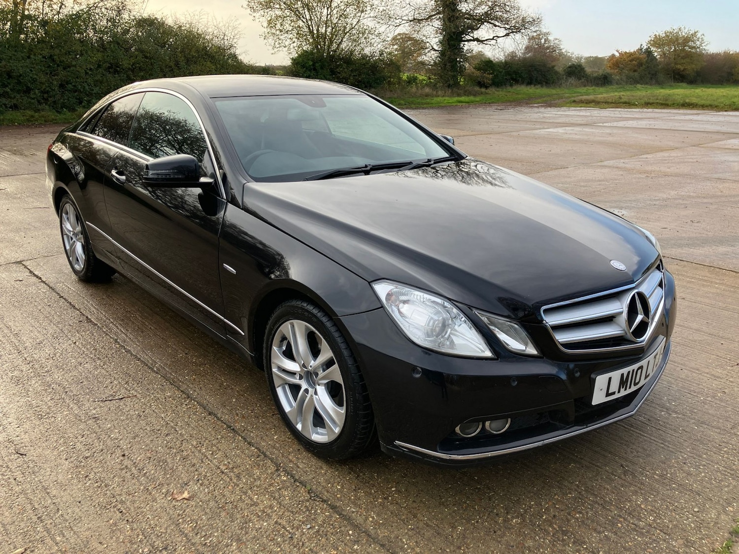 Used Mercedes-Benz E Class 2010 for sale - 76799308: Photo 1