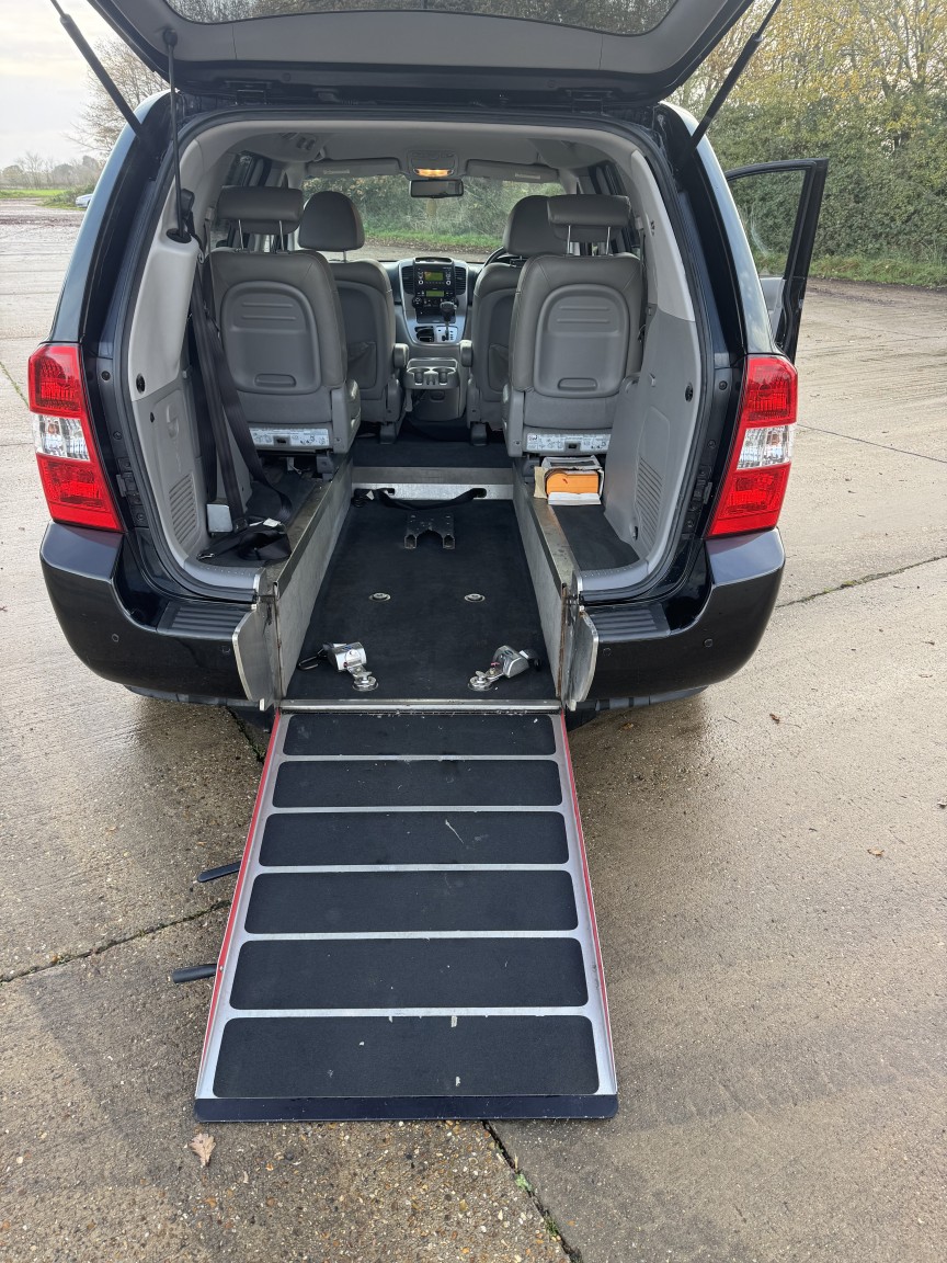 Used Kia Sedona 2010 for sale - 76799223: Photo 10