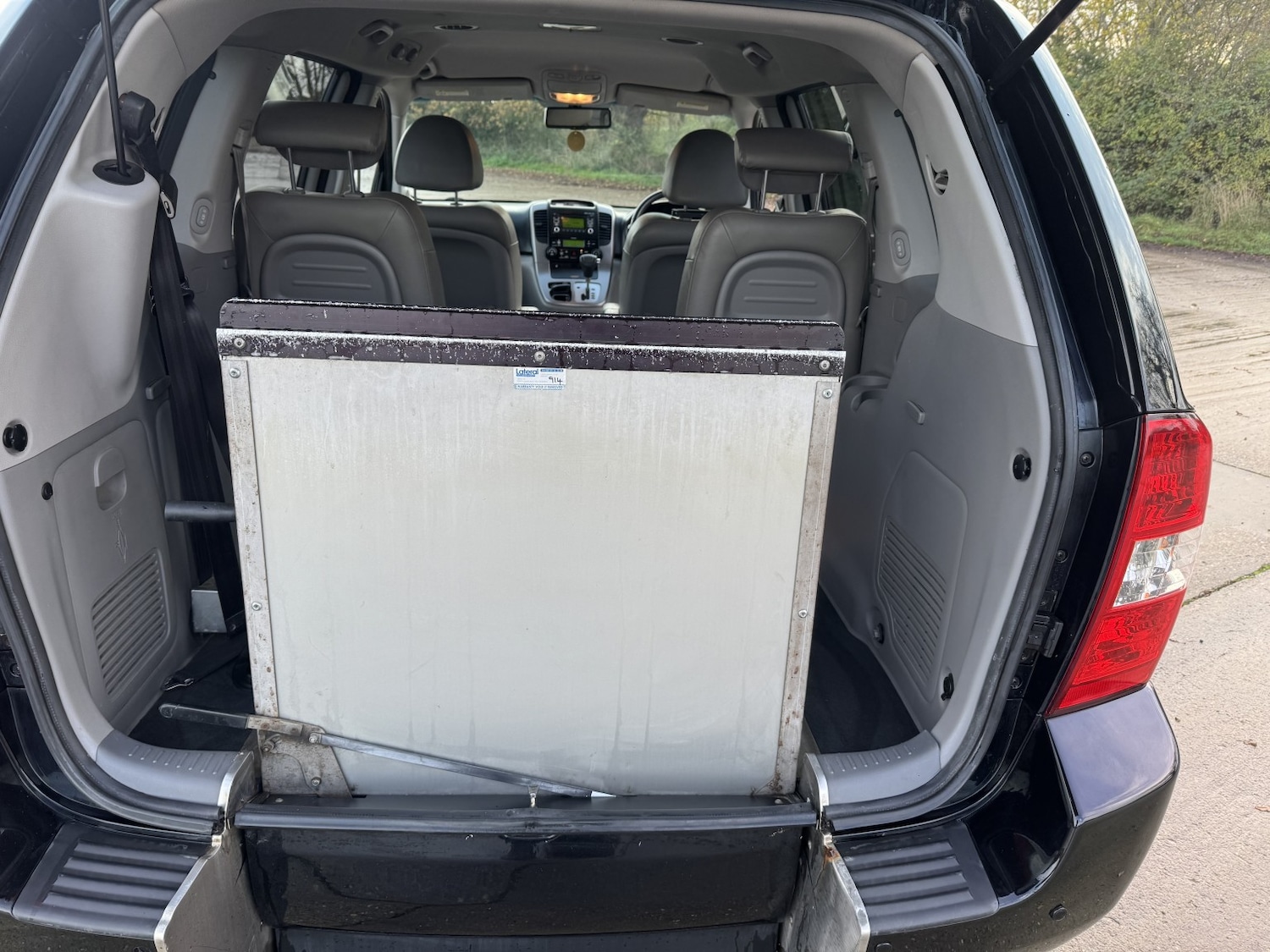 Used Kia Sedona 2010 for sale - 76799223: Photo 9