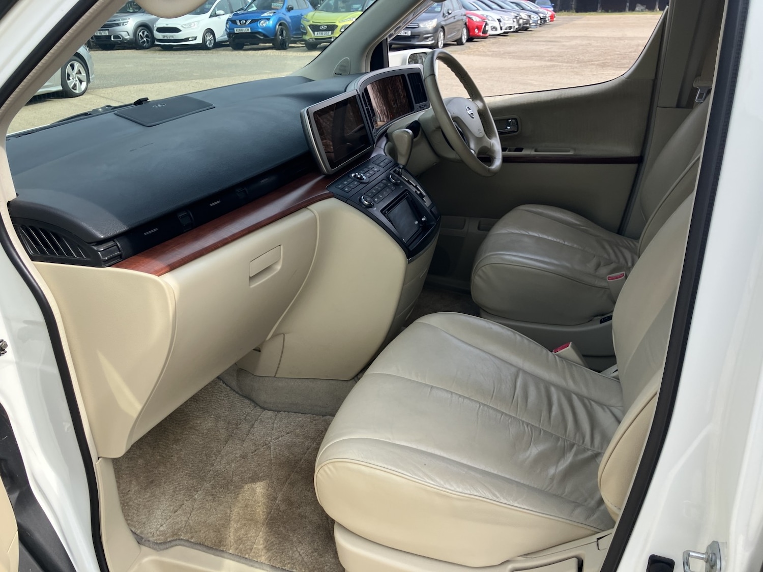 Used Nissan Elgrand 2020 for sale - 77991685: Photo 10