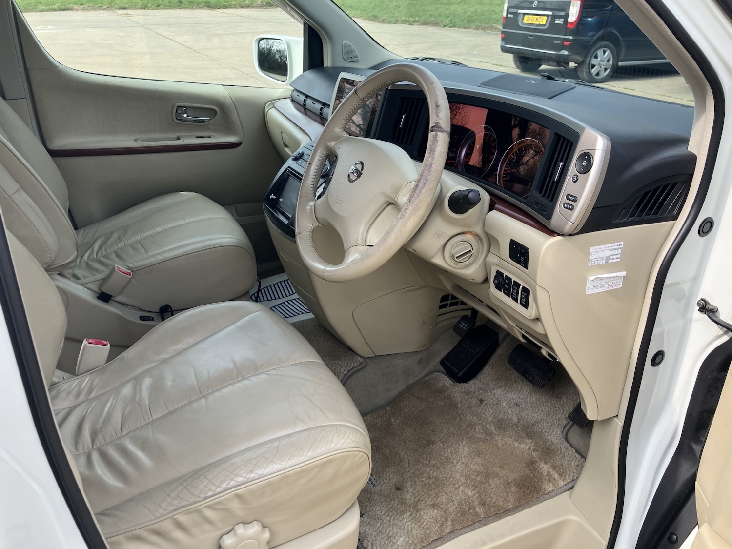Used Nissan Elgrand 2020 for sale - 77991685: Photo 24
