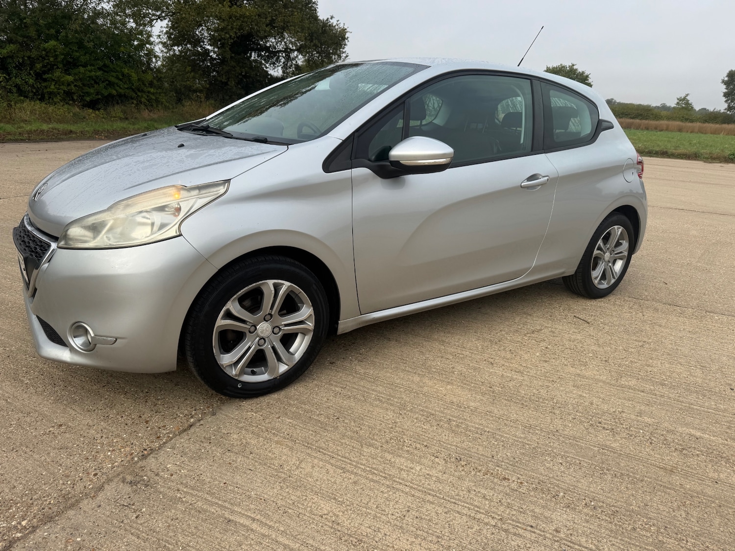 Used Peugeot 208 2013 for sale - 76005051: Photo 2
