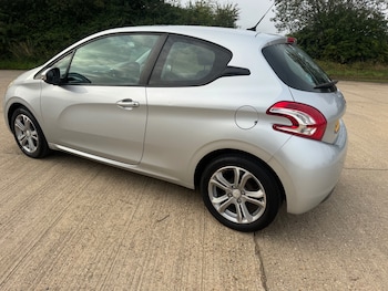 Used Peugeot 208 2013 for sale - 76005051: Photo 3