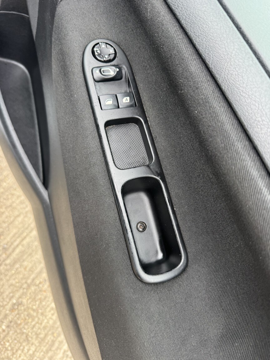 Used Peugeot 207 2012 for sale - 78125129: Photo 19