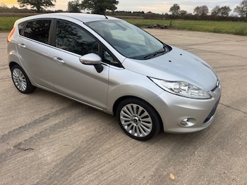 Used Ford Fiesta 2010 for sale - 76490494: Photo