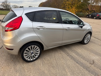 Used Ford Fiesta 2010 for sale - 76490494: Photo