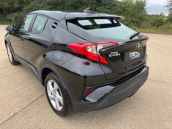 Used Toyota C-HR 2017 for sale - 76075646: Photo 3