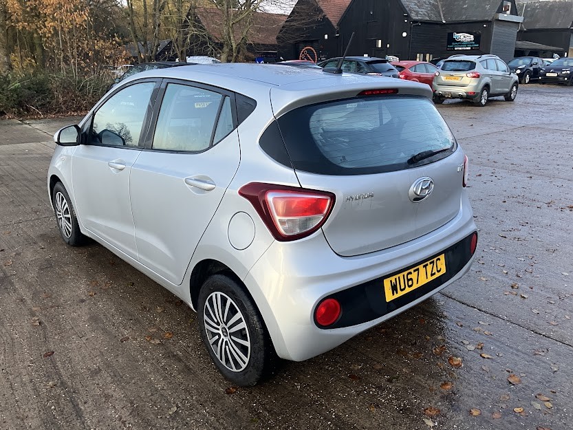 Used Hyundai i10 2017 for sale - 76791509: Photo 3