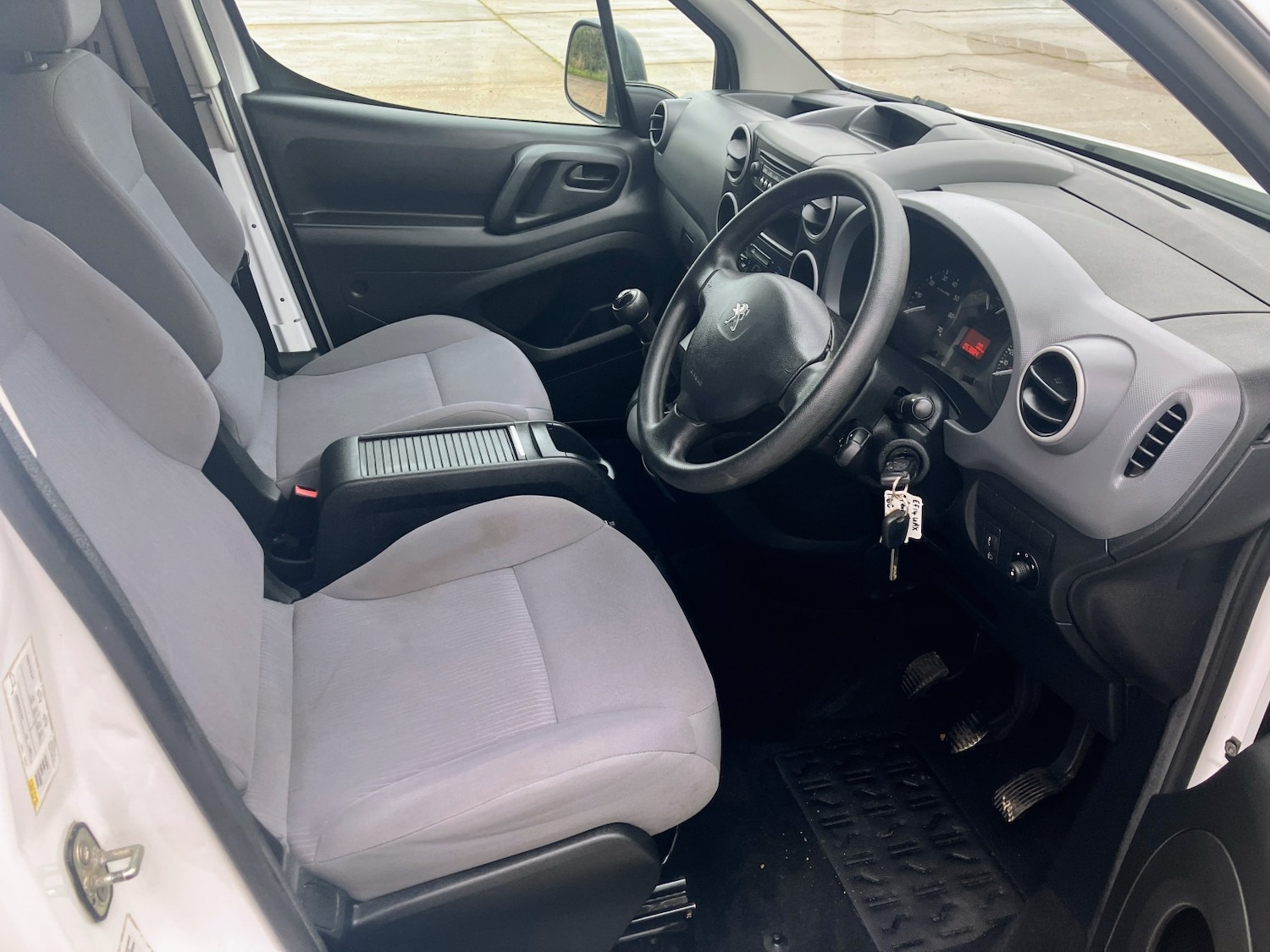 Used Peugeot Partner 2014 for sale - 77694260: Photo 9