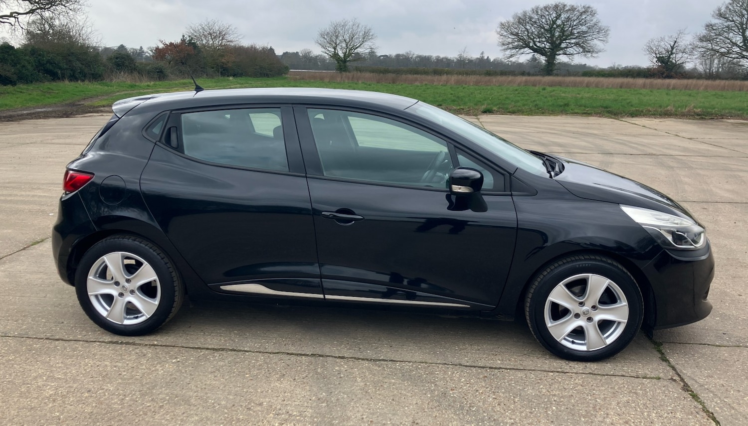 Used Renault Clio 2016 for sale - 77822297: Photo 2