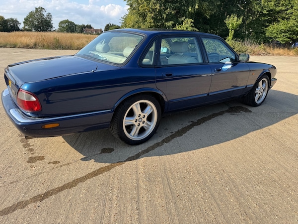 Used Jaguar XJ 2002 for sale - 75596050: Photo 4