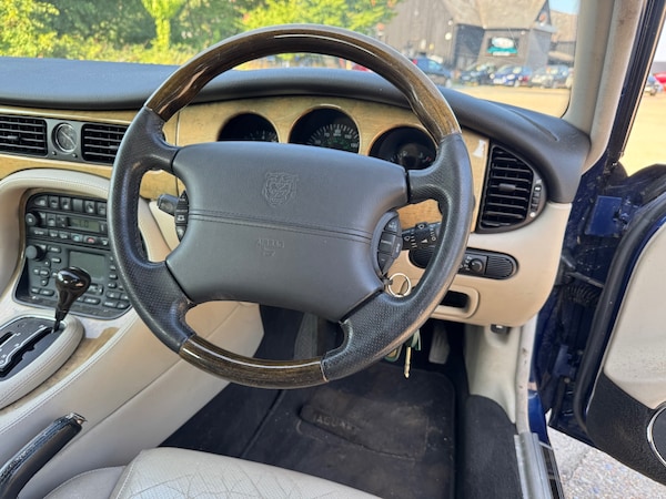 Used Jaguar XJ 2002 for sale - 75596050: Photo 7