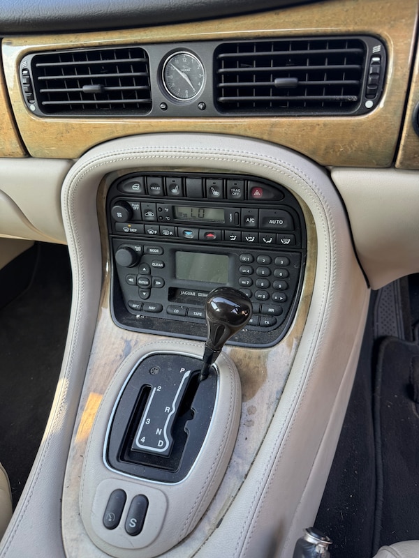 Used Jaguar XJ 2002 for sale - 75596050: Photo 8