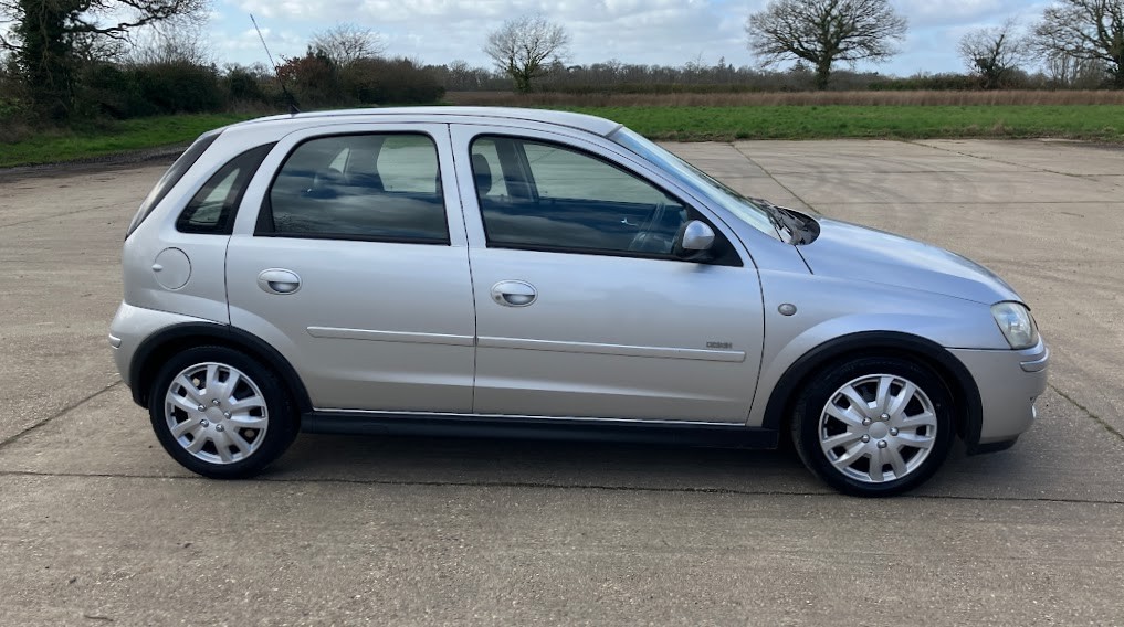 Used Vauxhall Corsa 2004 for sale - 77844980: Photo 2