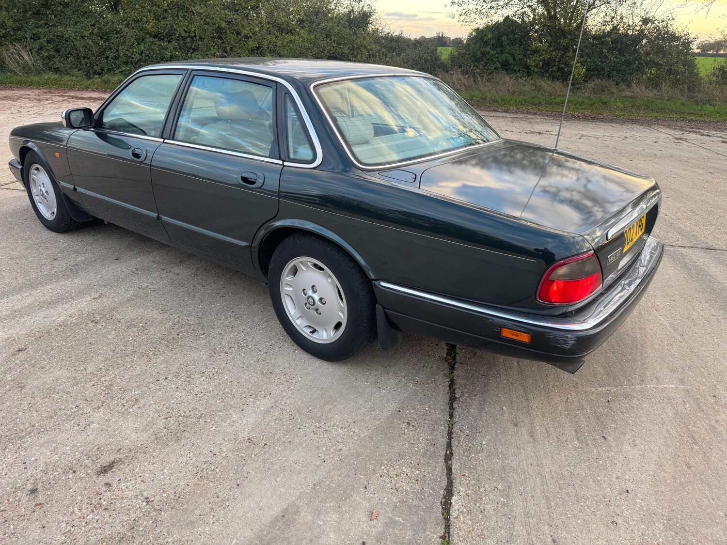 Used Jaguar XJ 1997 for sale - 76615703: Photo 3