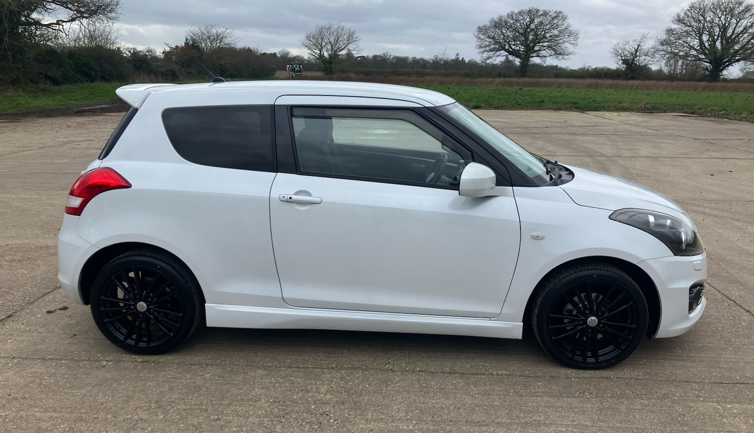 Used Suzuki Swift 2014 for sale - 77906517: Photo 2