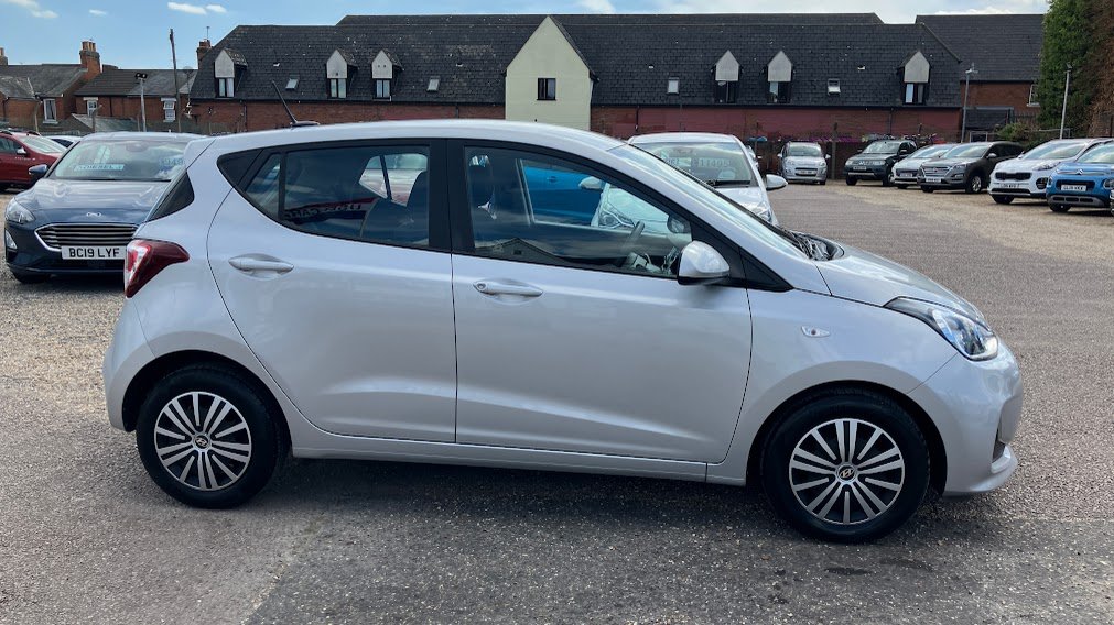 Used Hyundai i10 2017 for sale - 76777767: Photo 2