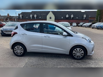 Used Hyundai i10 2017 for sale - 76777767: Photo