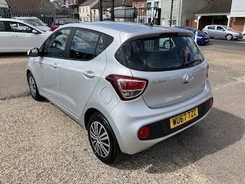 Used Hyundai i10 2017 for sale - 76777767: Photo
