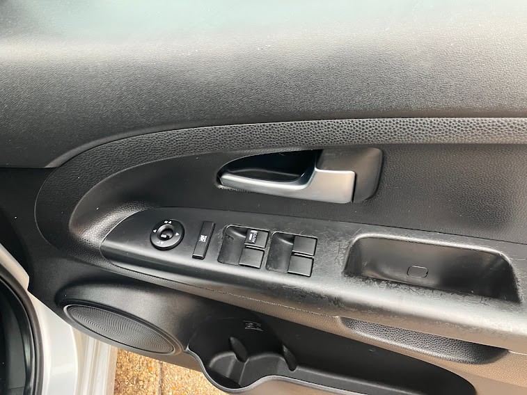 Used Kia Venga 2010 for sale - 76799220: Photo 23