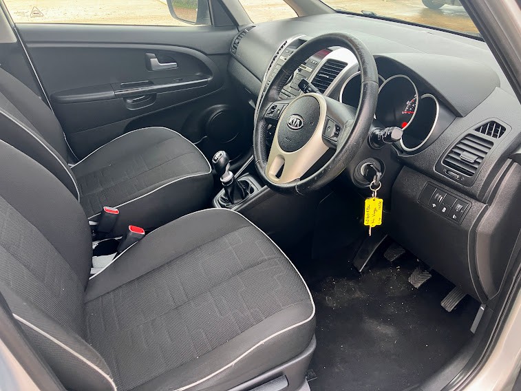 Used Kia Venga 2010 for sale - 76799220: Photo 8