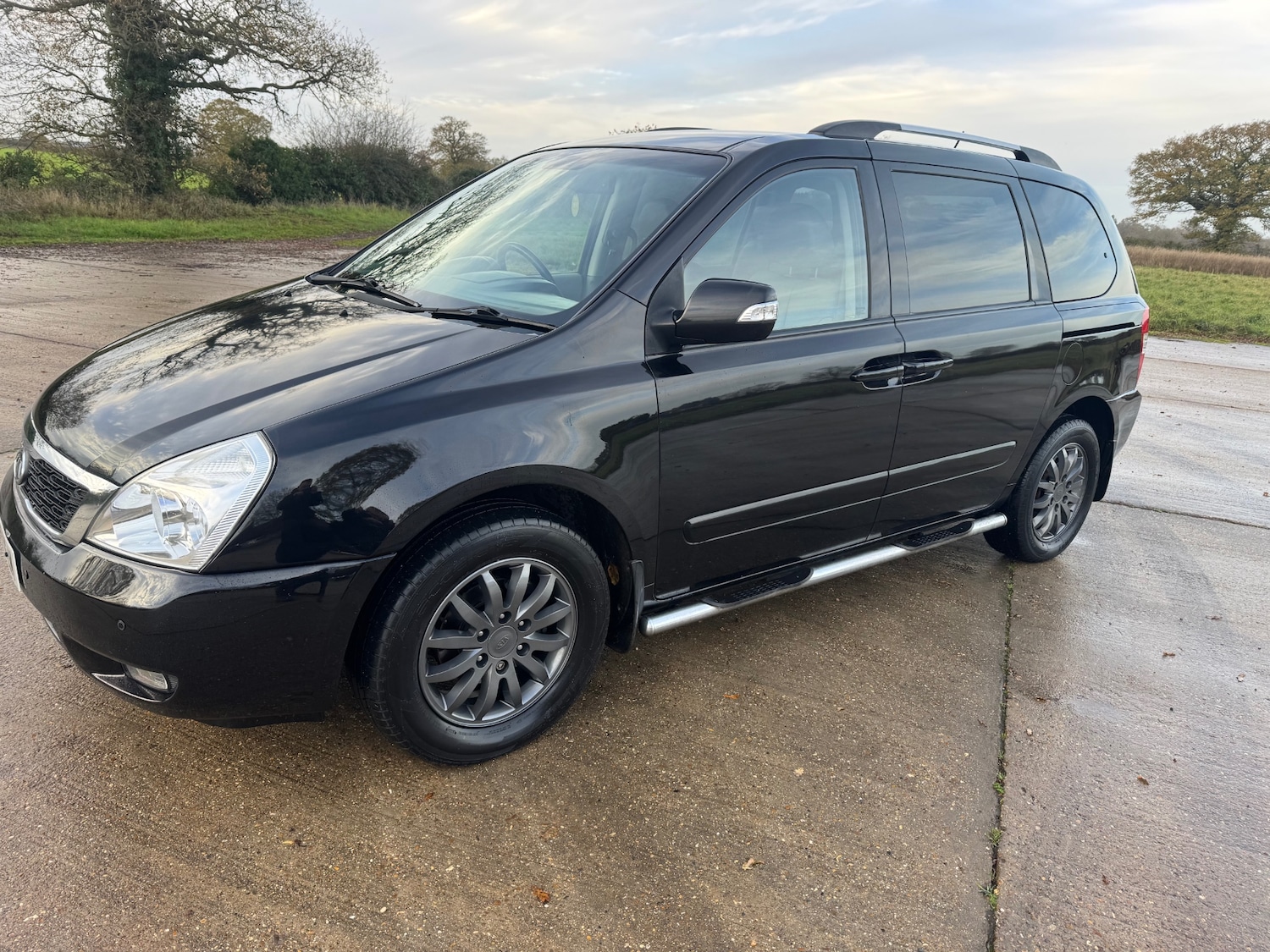 Used Kia Sedona 2010 for sale - 76734329: Photo 2