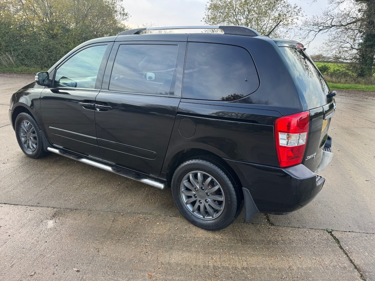 Used Kia Sedona 2010 for sale - 76734329: Photo 3