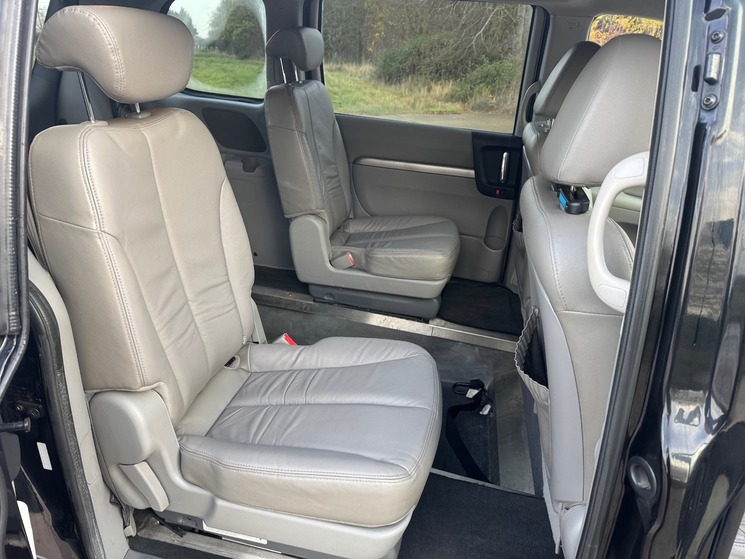 Used Kia Sedona 2010 for sale - 76734329: Photo 7