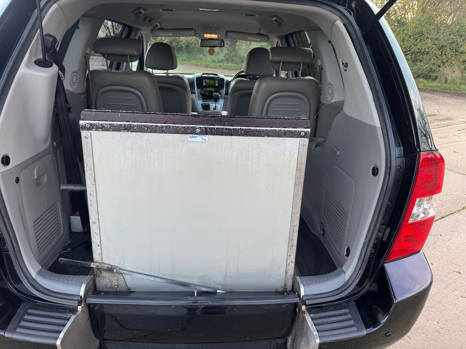 Used Kia Sedona 2010 for sale - 76734329: Photo 9