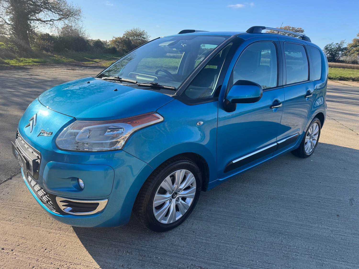 Used Citroen C3 Picasso 2011 for sale - 76638349: Photo 2