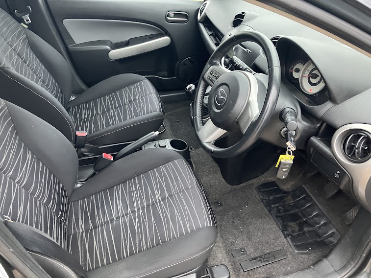 Used Mazda Mazda2 2010 for sale - 77038975: Photo 8