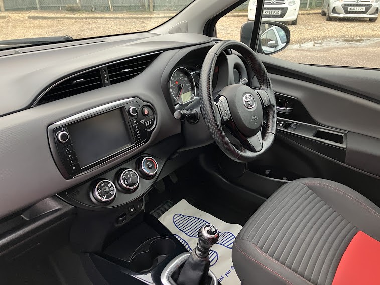 Used Toyota Yaris 2015 for sale - 76791512: Photo 12