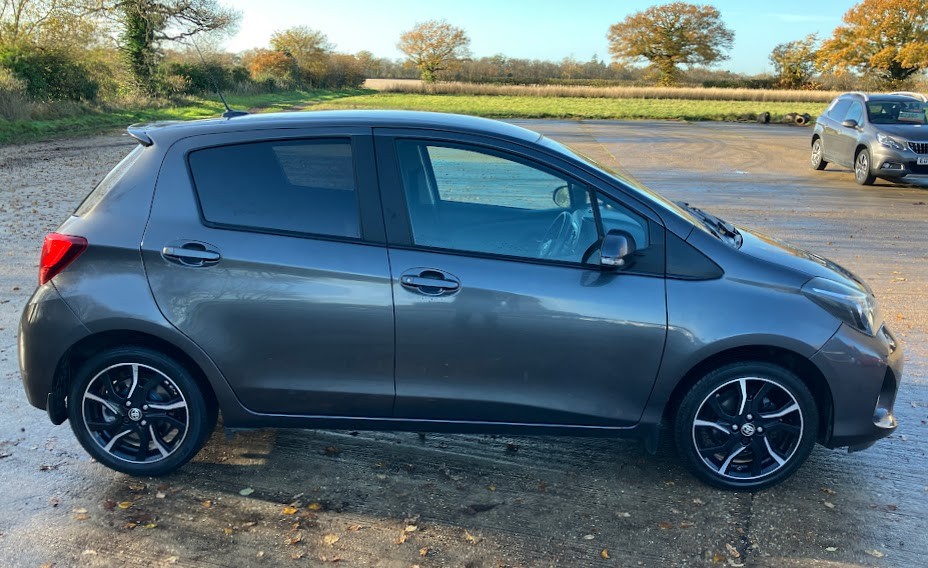 Used Toyota Yaris 2015 for sale - 76791512: Photo 2