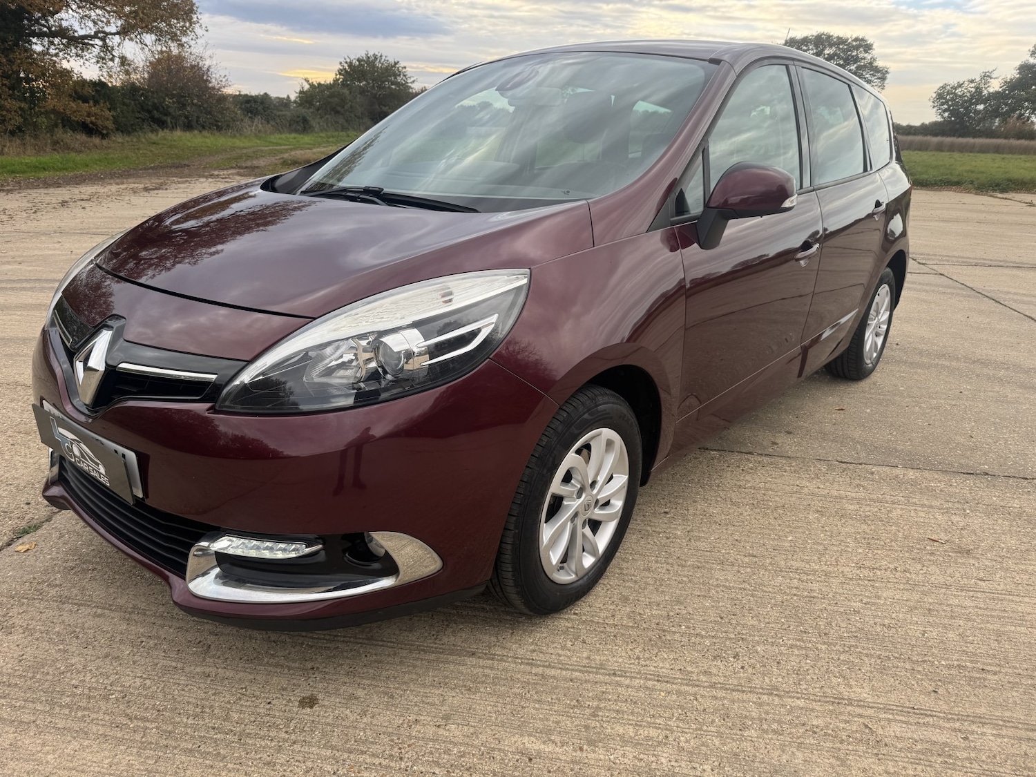 Used Renault Grand Scenic 2014 for sale - 76799236: Photo 2