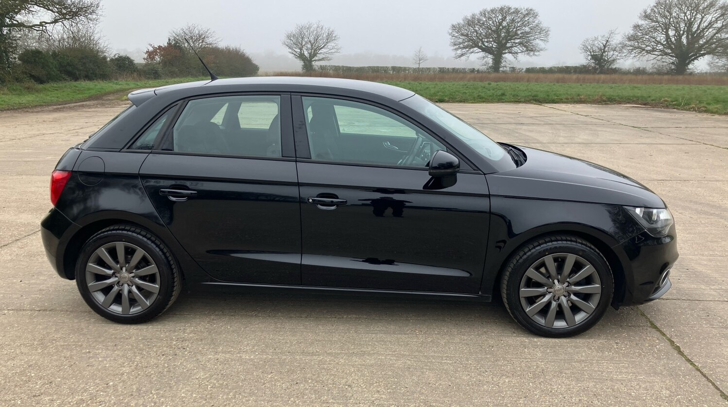 Used Audi A1 2013 for sale - 77961959: Photo 2