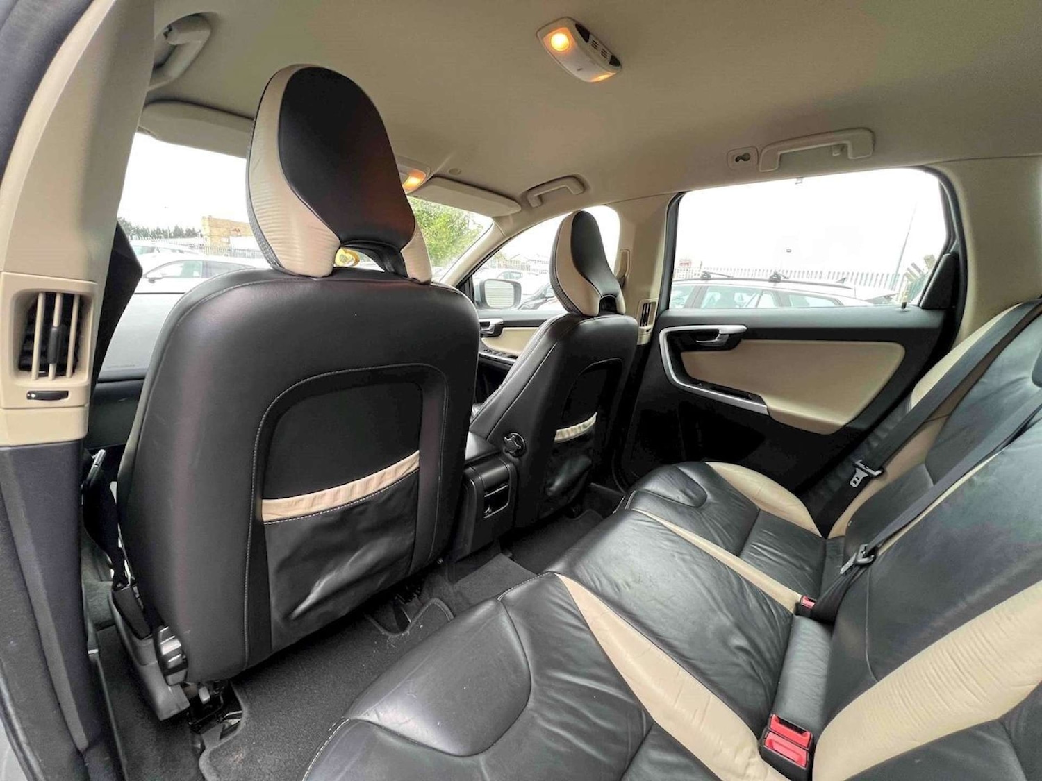 Used Volvo XC60 2010 for sale - 77872458: Photo 15