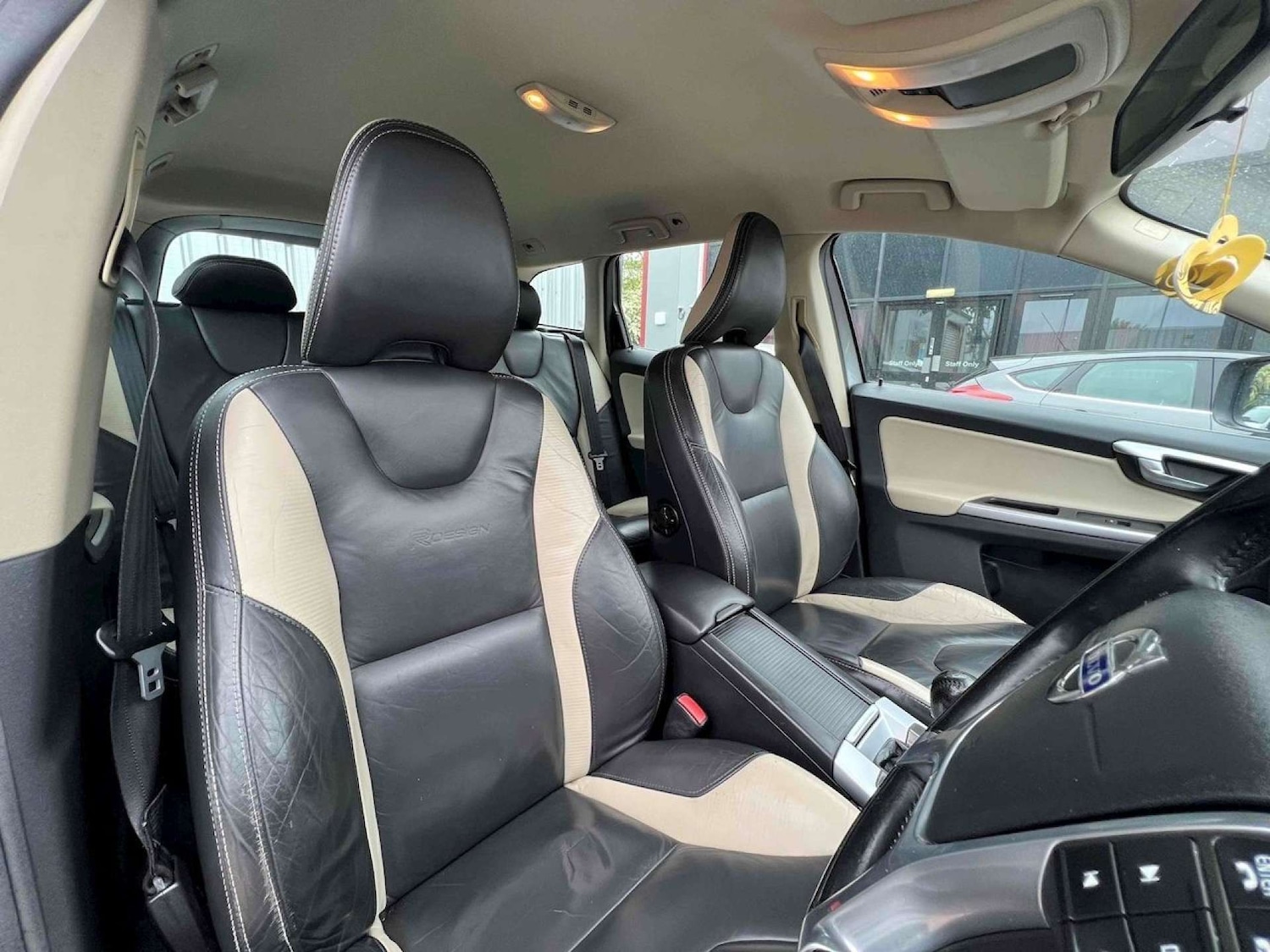 Used Volvo XC60 2010 for sale - 77872458: Photo 8