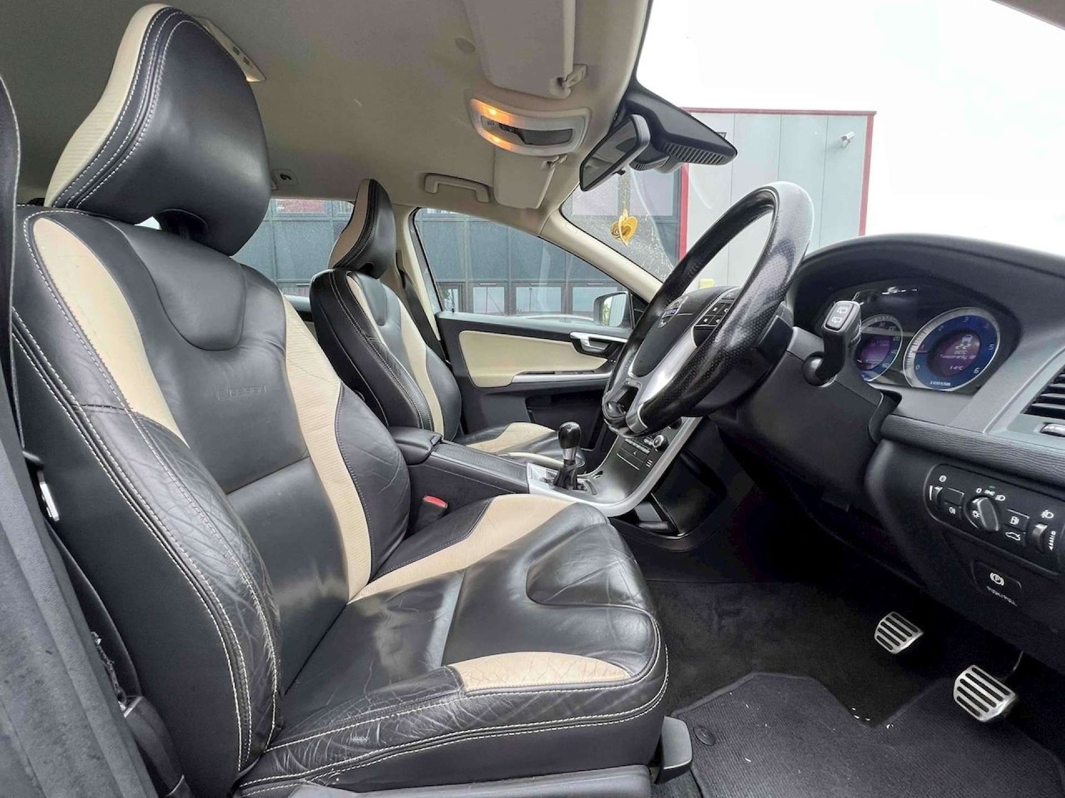 Used Volvo XC60 2010 for sale - 77872458: Photo 9