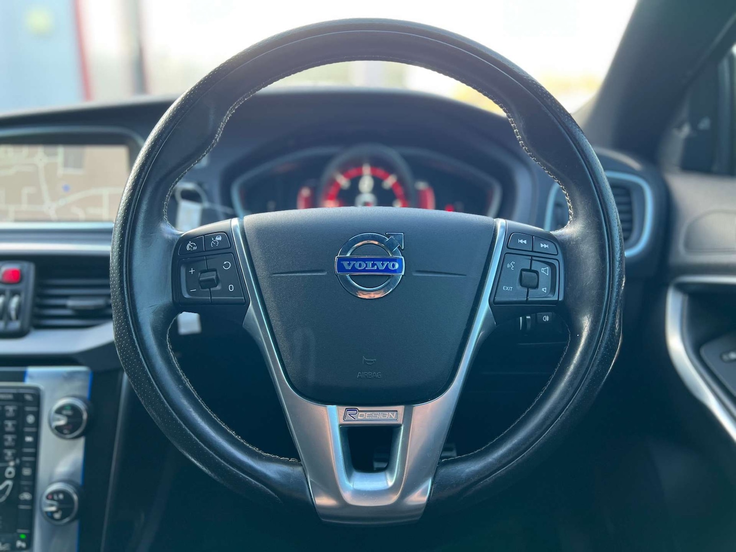 Used Volvo V40 2015 for sale - 76007320: Photo 56