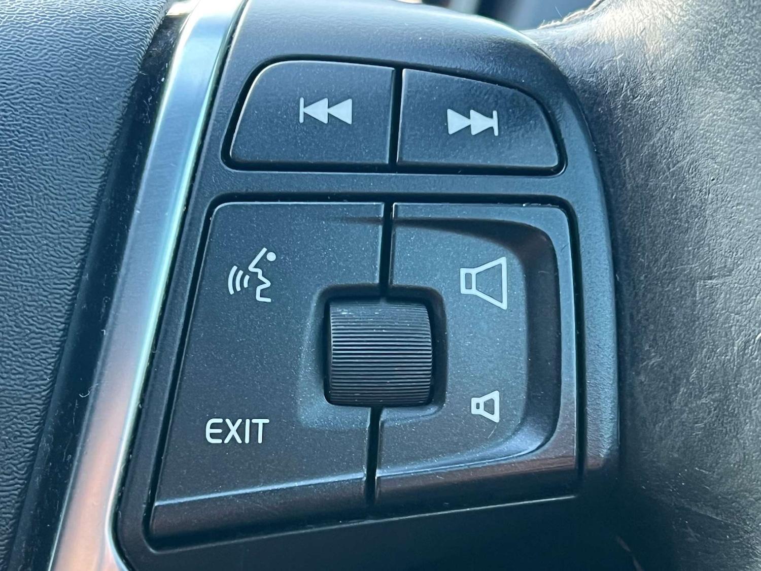 Used Volvo V40 2015 for sale - 76007320: Photo 57