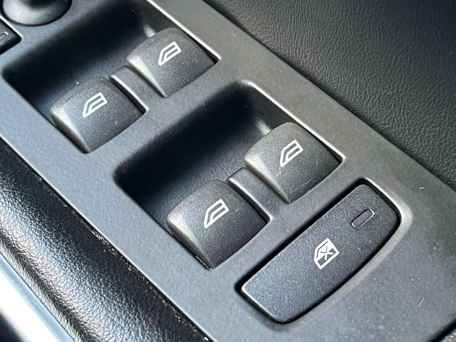 Used Volvo V40 2015 for sale - 76007320: Photo 64