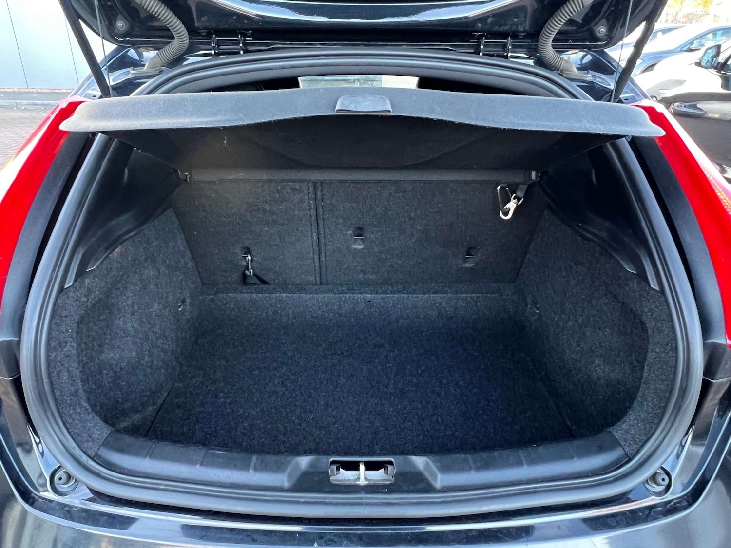 Used Volvo V40 2015 for sale - 76007320: Photo 67